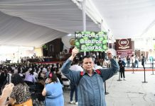 Priistas revientan la sesión del Congreso del Estado en Apatzingán